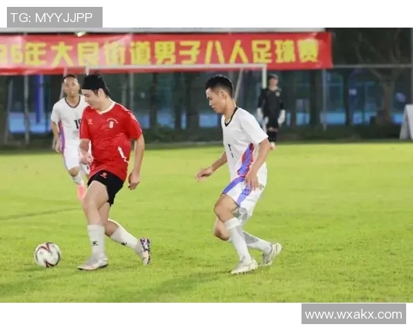 足球风云再起 各大联赛激战正酣 球员转会热潮引发热议 足球风云再起 各大联赛激战正酣 球员转会热潮引发热议